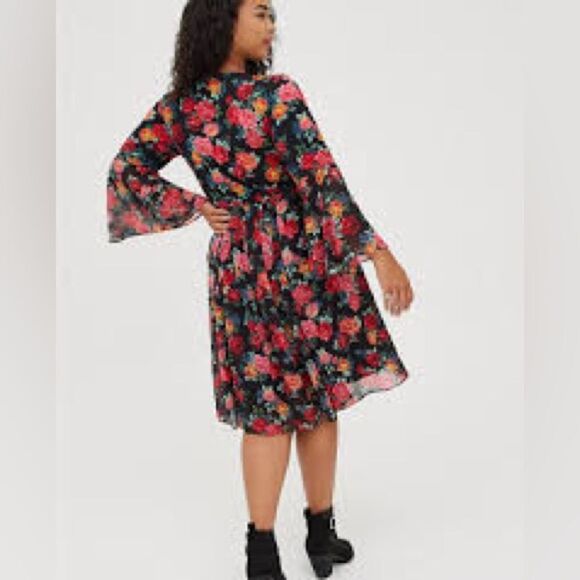 NWT Torrid Mini Chiffon And Studio Knit Surplice Dress size 1 - Picture 11 of 16